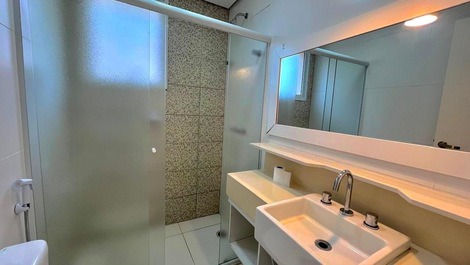 3 suites + full leisure facilities - close to the beach