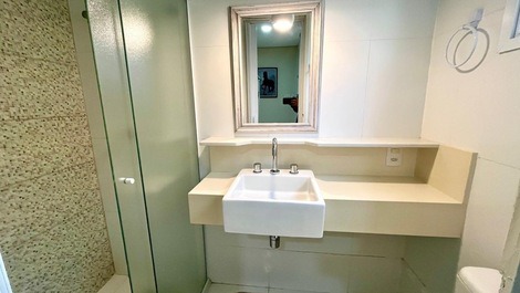 3 suites + full leisure facilities - close to the beach