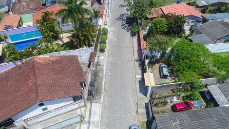 O Paraíso em Peruíbe. Casa para até 25 pessoas.