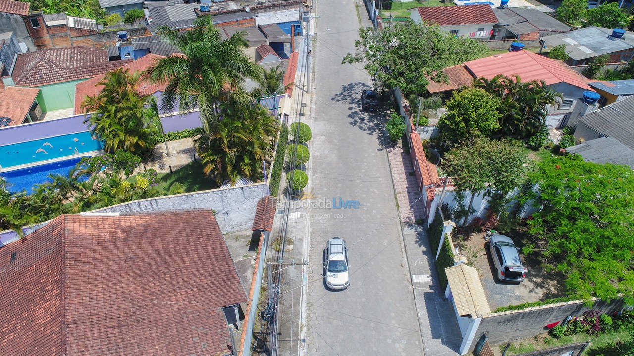 Casa para aluguel de temporada em Peruíbe (Bairro dos Prados)