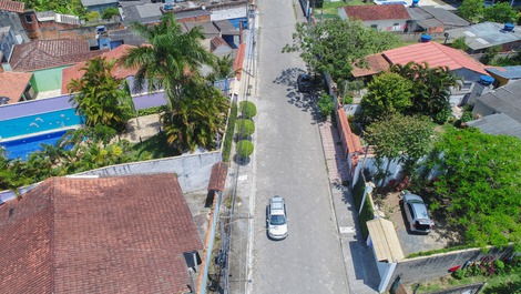 O Paraíso em Peruíbe. Casa para até 25 pessoas.