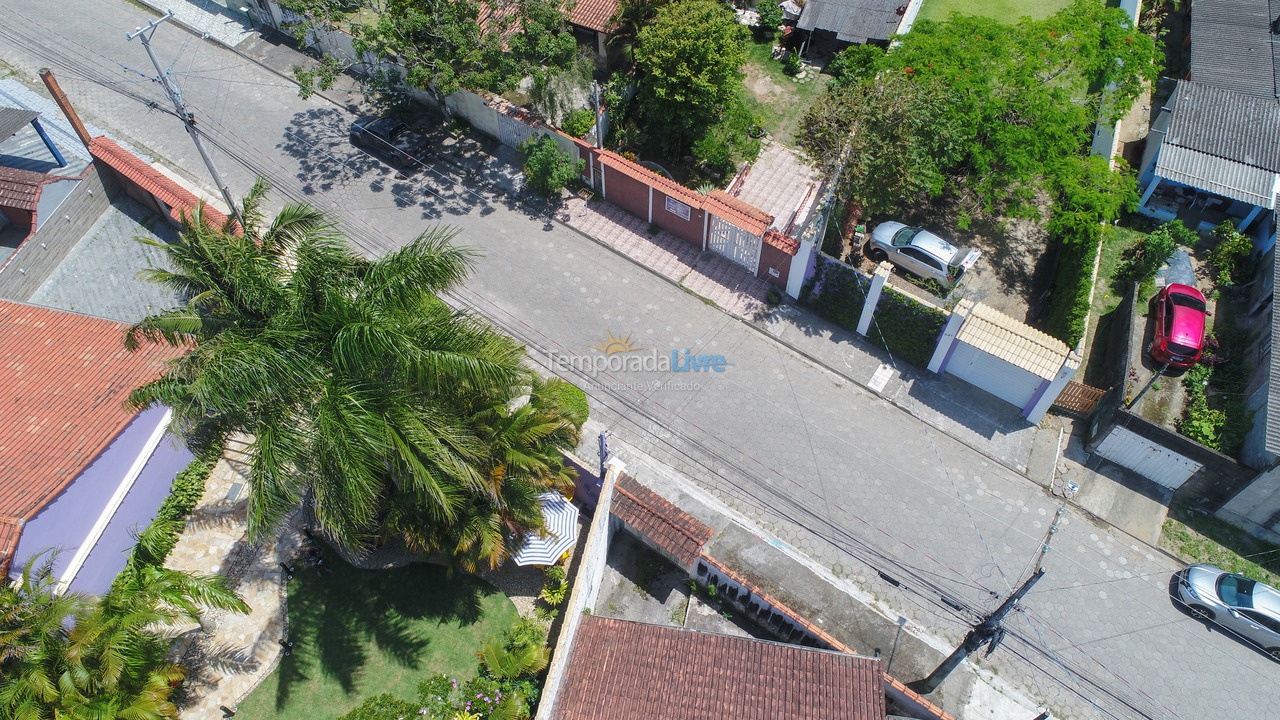 Casa para aluguel de temporada em Peruíbe (Bairro dos Prados)