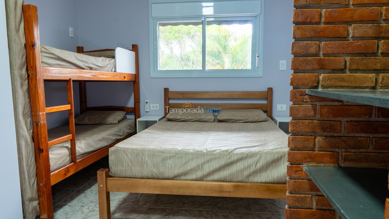 Casa para aluguel de temporada em Peruíbe (Bairro dos Prados)