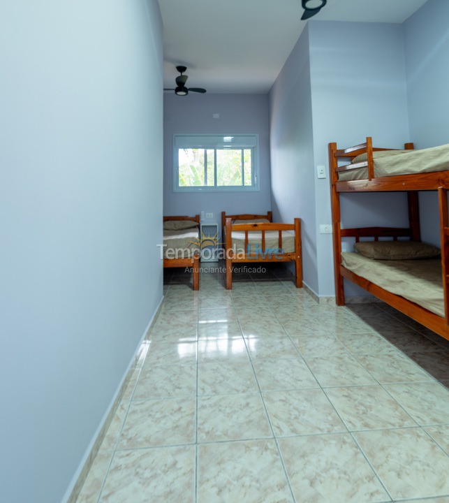 Casa para aluguel de temporada em Peruíbe (Bairro dos Prados)