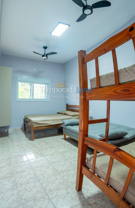 Casa para aluguel de temporada em Peruíbe (Bairro dos Prados)