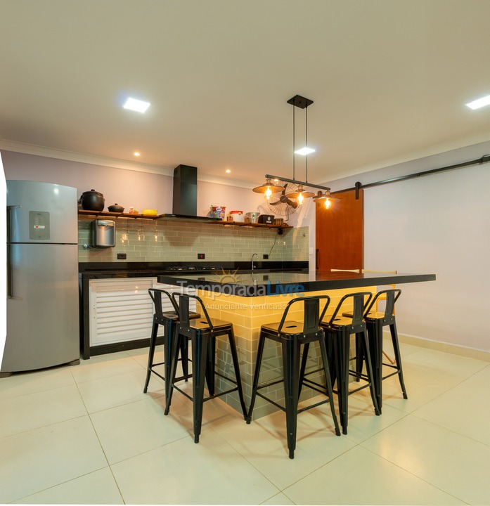 Casa para aluguel de temporada em Peruíbe (Bairro dos Prados)