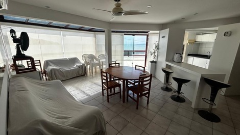 Excellent beachfront penthouse - city center