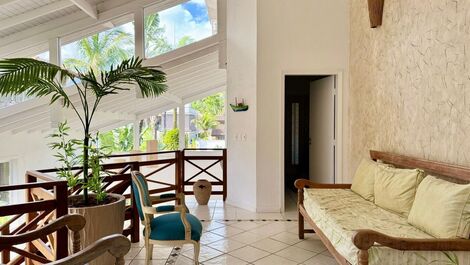 4 bedrooms, private pool, barbecue, pizza oven and sauna.