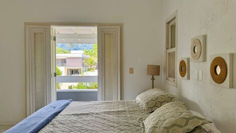 4 bedrooms, private pool, barbecue, pizza oven and sauna.