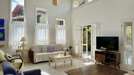 4 bedrooms, private pool, barbecue, pizza oven and sauna.