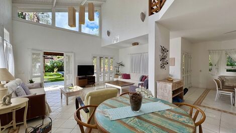 4 bedrooms, private pool, barbecue, pizza oven and sauna.