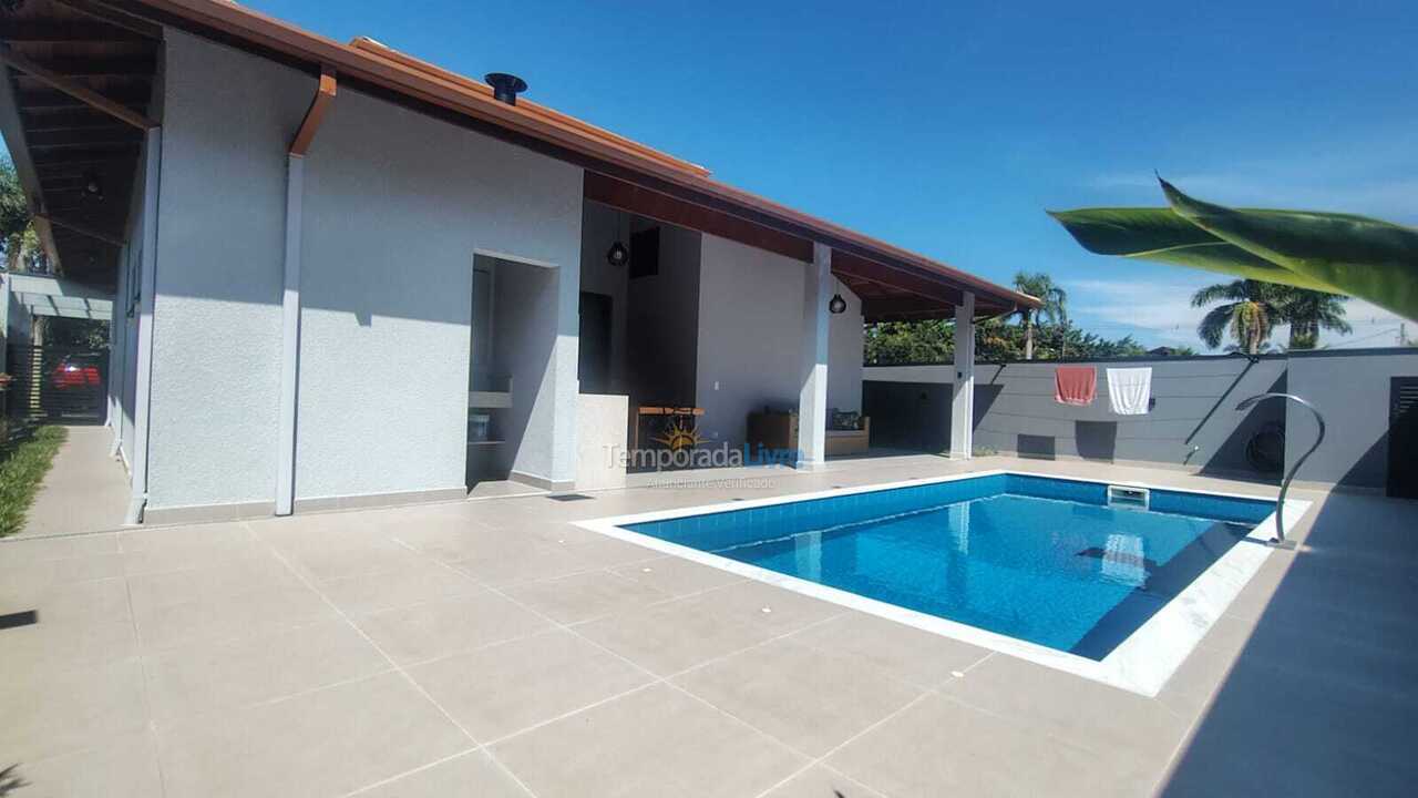 House for vacation rental in Caraguatatuba (Praia da Mococa)
