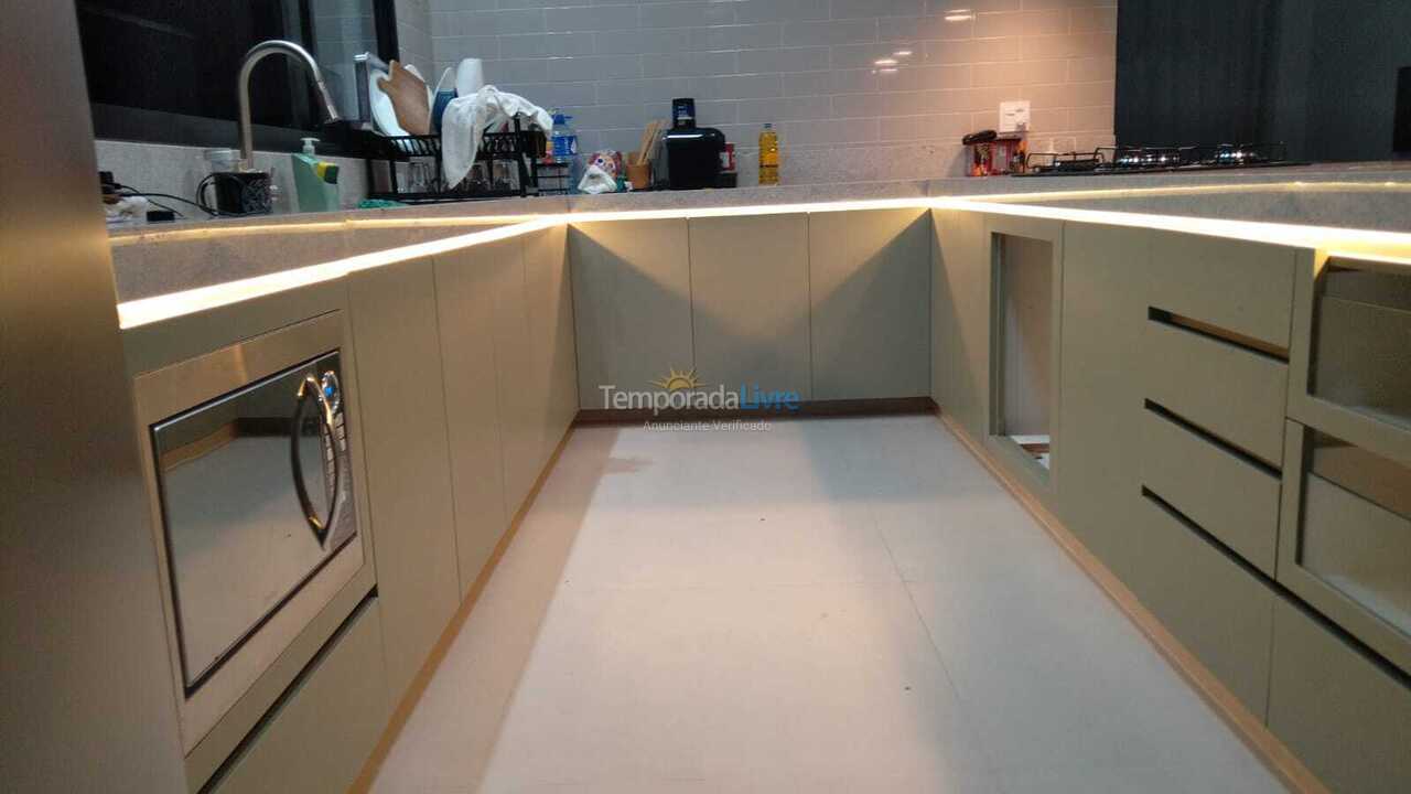 House for vacation rental in Caraguatatuba (Praia da Mococa)