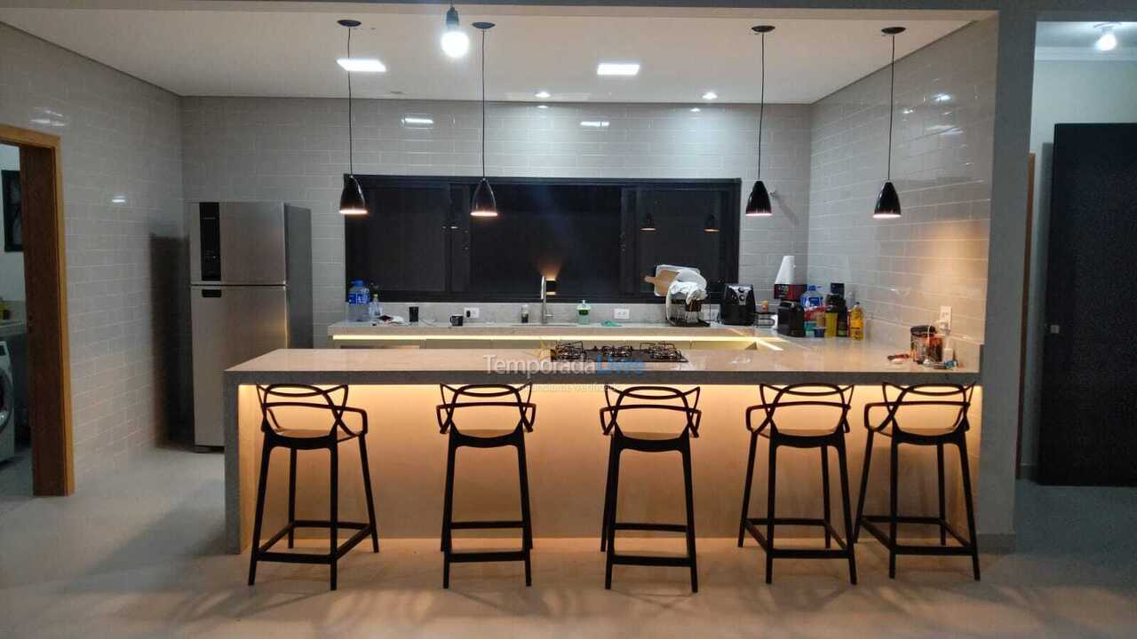 House for vacation rental in Caraguatatuba (Praia da Mococa)