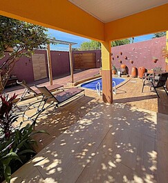 Casa en Caldas Novas, piscina climatizada, habitaciones con aire acondicionado, garaje.