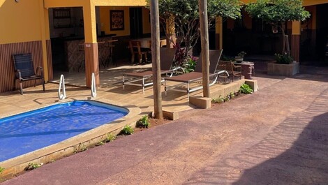 Casa en Caldas Novas, piscina climatizada, habitaciones con aire acondicionado, garaje.