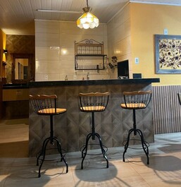 Casa en Caldas Novas, piscina climatizada, habitaciones con aire acondicionado, garaje.