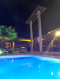 Casa en Caldas Novas, piscina climatizada, habitaciones con aire acondicionado, garaje.