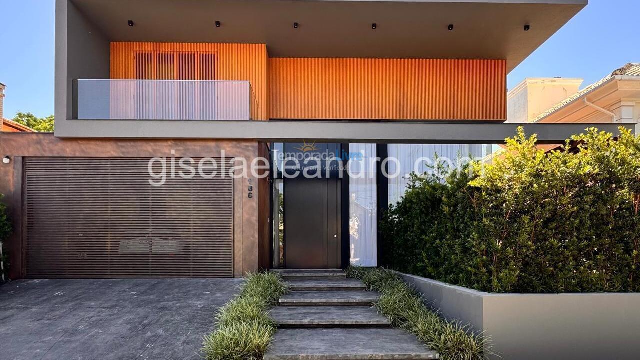 House for vacation rental in Florianopolis (Jurerê Internacional)