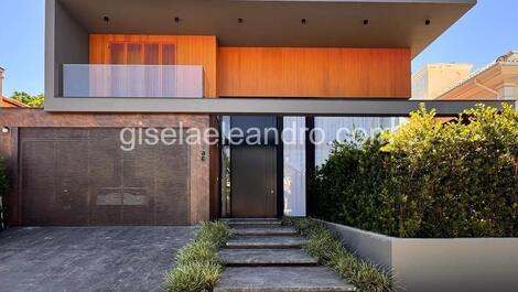 Last houses available for IRONMAN.