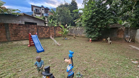 House for rent with pool, quiet neighborhood.
