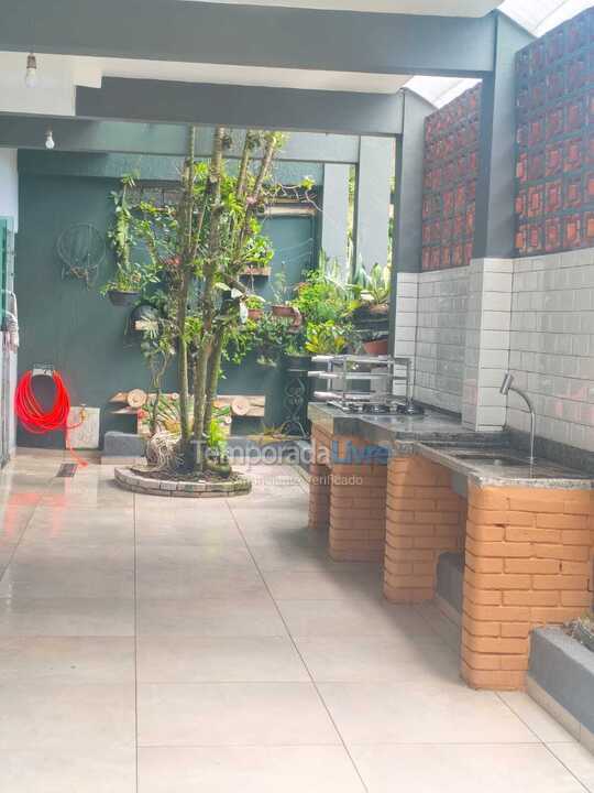 Casa para aluguel de temporada em Ubatuba (Itaguá)