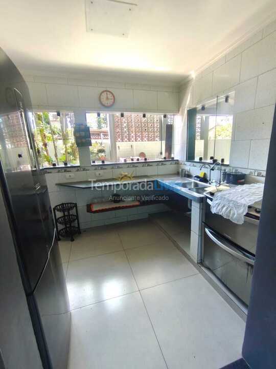 Casa para aluguel de temporada em Ubatuba (Itaguá)