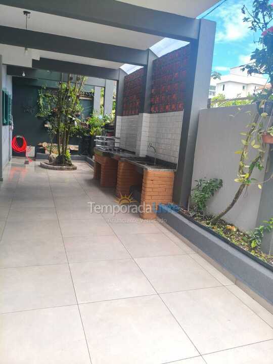 Casa para aluguel de temporada em Ubatuba (Itaguá)