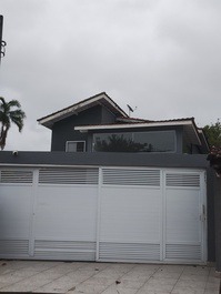 Casa espaciosa en la playa.