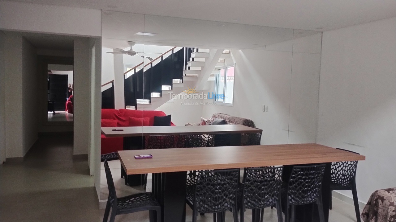 Casa para alquiler de vacaciones em Bertioga (Praia de Guaratuba)