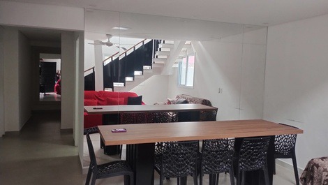 Casa espaciosa en la playa.