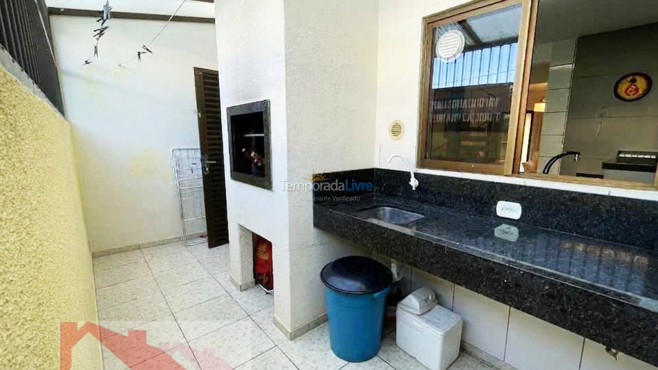 Apartamento para aluguel de temporada em Bombinhas (Praia de Bombas)