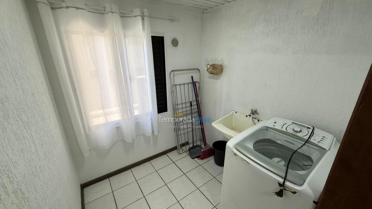 Apartamento para aluguel de temporada em Itapema (Meia Praia)