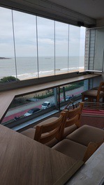 Beachfront apartment (literally on the sand). For vacation or work, just come.