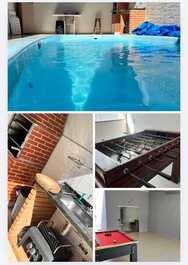 Casa pequeña con piscina y barbacoa.