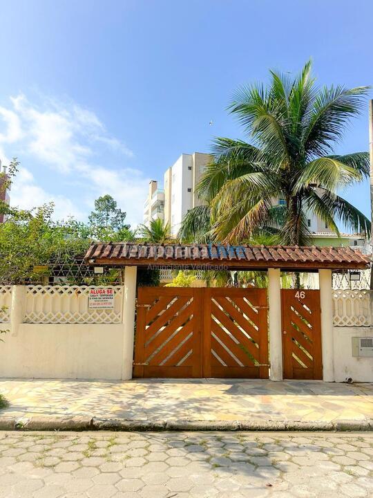 House for vacation rental in Ubatuba (Praia das Toninhas)