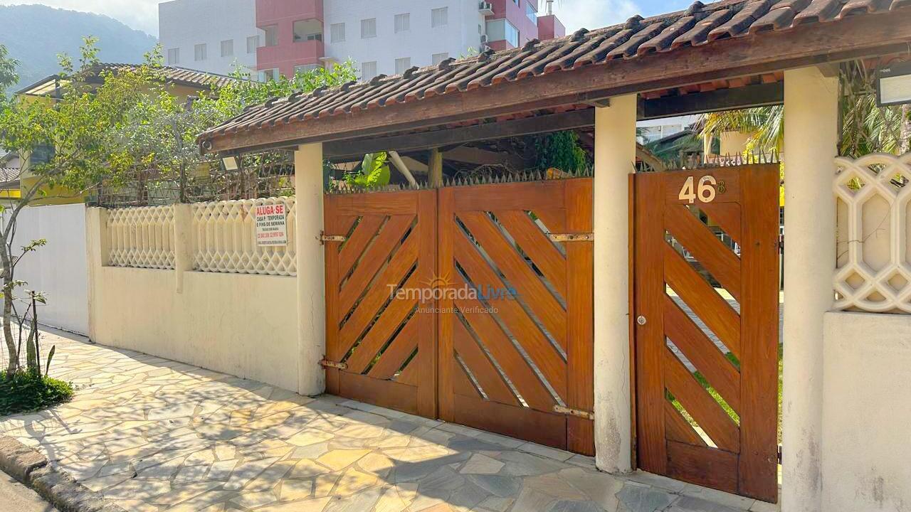 House for vacation rental in Ubatuba (Praia das Toninhas)