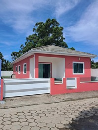 Casa en Condominio 3 Recámaras con aire, Peró - Cabo Frio - RJ