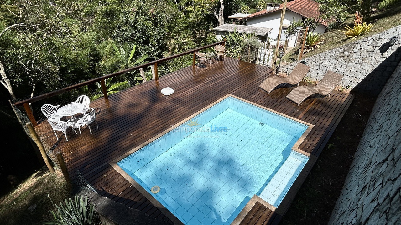 Chácara / sítio para aluguel de temporada em Teresópolis (Pessegueiros)