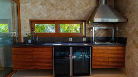 Modern House in a Gated Community - Guarajuba-BA