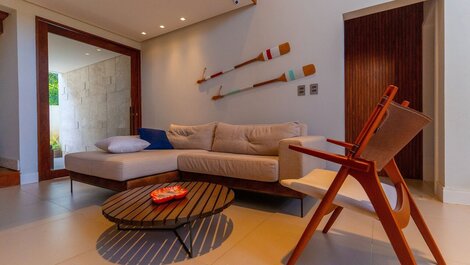 Modern House in a Gated Community - Guarajuba-BA