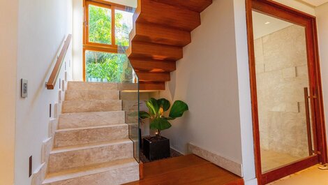 Modern House in a Gated Community - Guarajuba-BA