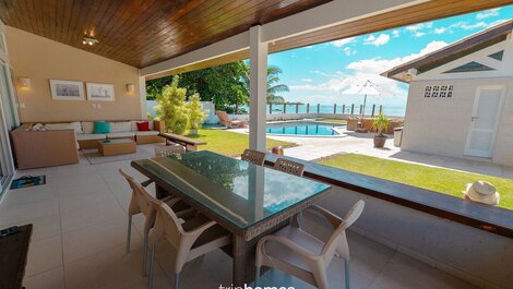 Beachfront house, right on the sand, PE