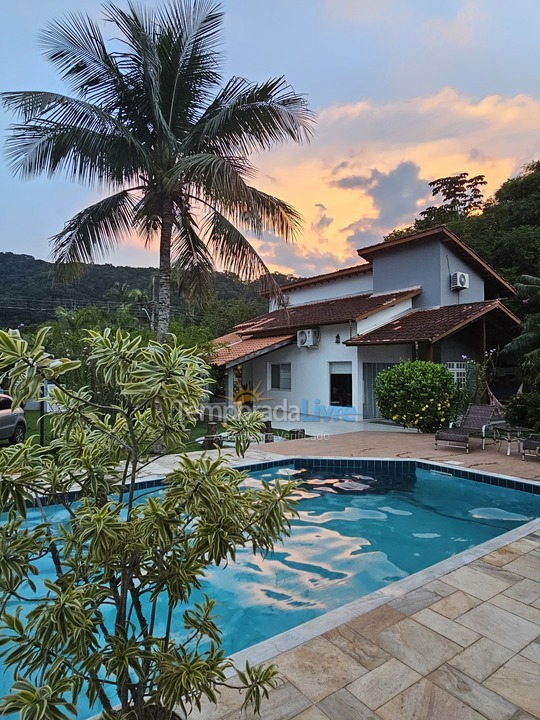 Casa para aluguel de temporada em Caraguatatuba (Praia da Mococa)