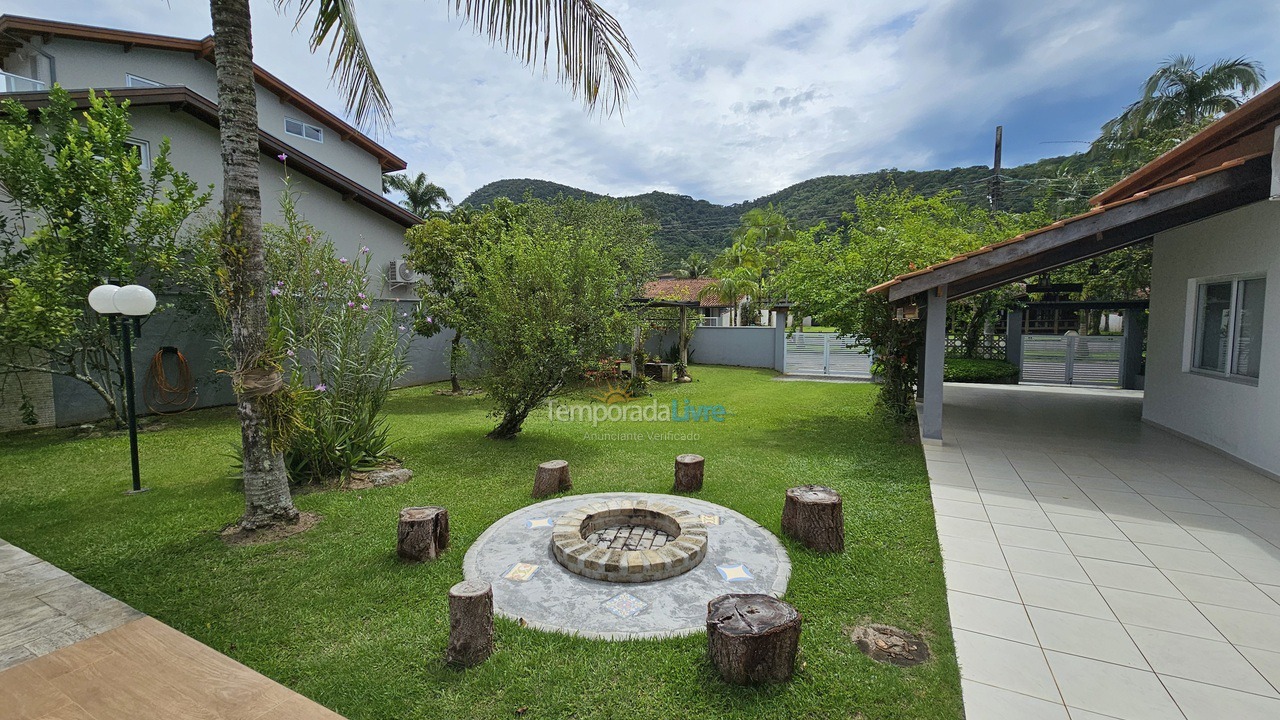 Casa para aluguel de temporada em Caraguatatuba (Praia da Mococa)