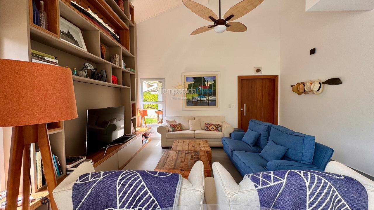 Casa para alquiler de vacaciones em São Sebastião (Praia da Baleia)