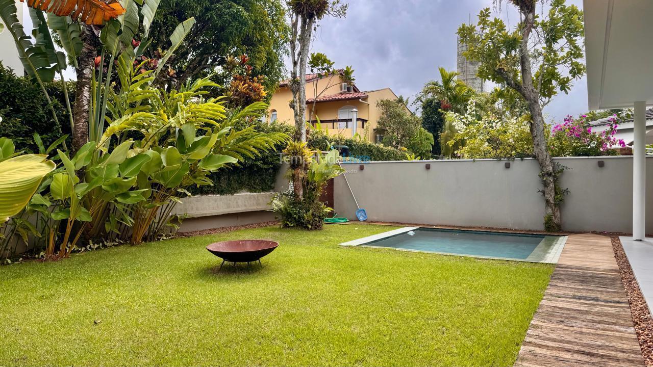 Casa para alquiler de vacaciones em São Sebastião (Praia da Baleia)