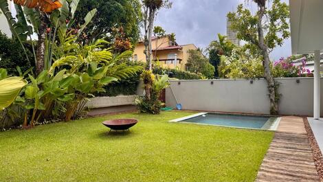 Exclusiva casa de playa en Baleia con 4 suites.