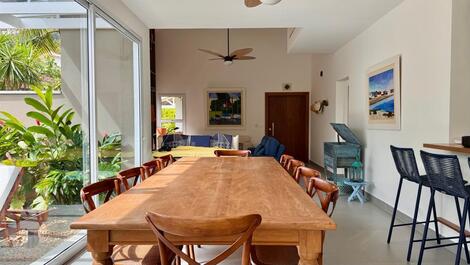 Exclusiva casa de playa en Baleia con 4 suites.