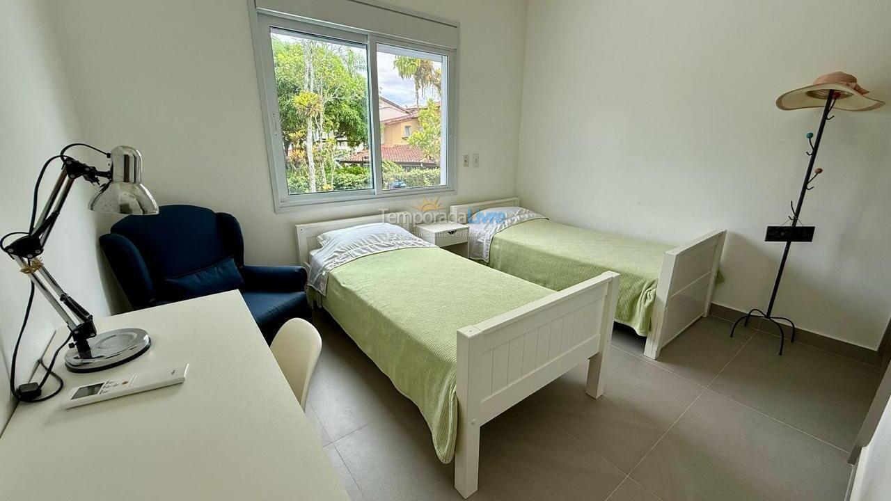 Casa para alquiler de vacaciones em São Sebastião (Praia da Baleia)